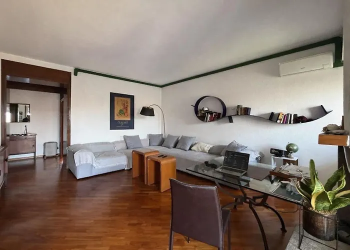Via Monti Flat Near Citylife & Sempione Park アパート *