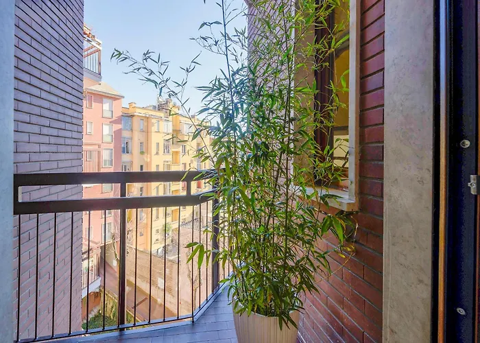 Station - Modern With Balcony Apartment