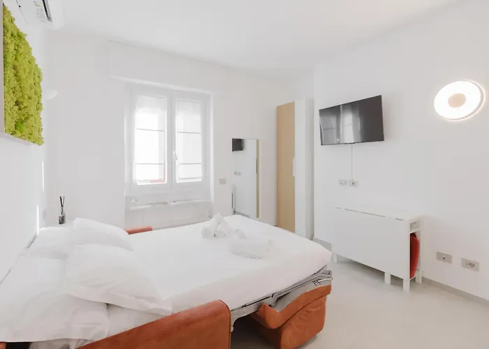 Gohost - Bright Flat In The New Nolo Area