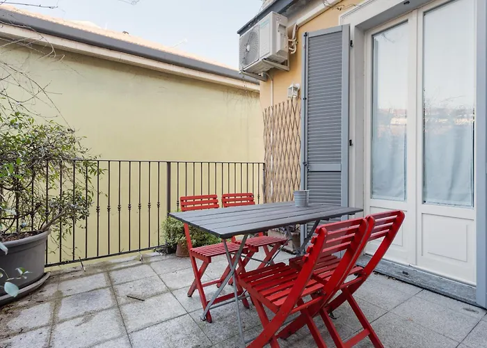 Apartman Guesthost - Comfy Terrazza Farini In Derganino Milánó