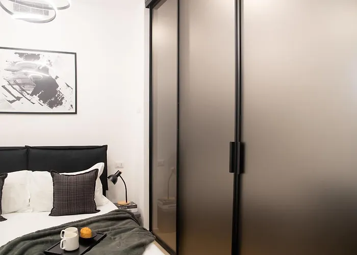 Stylish 1br Near Apartment Mailand