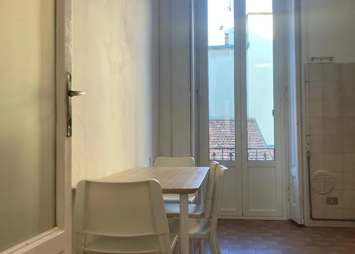 Temporary Isola Apartment Mailand