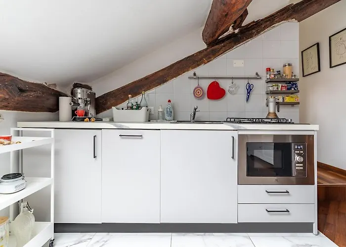 Apartament Elegante Mansarda Tra Navigli E Via Tortona Mediolan