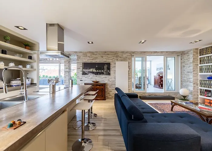 公寓 Skyline Penthouse - Terrazzo Panoramico & Metro 5min 米兰