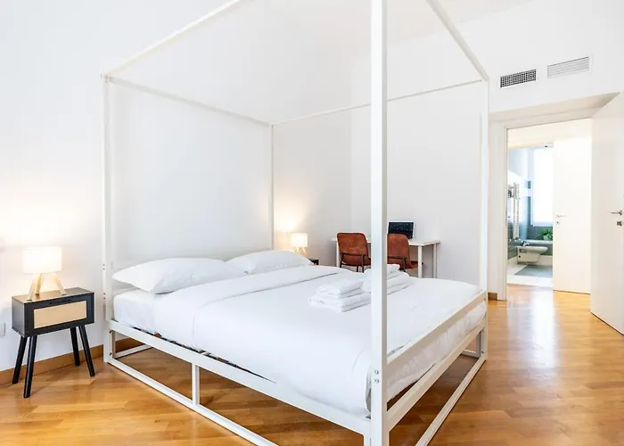 Duomo 15 Min Walk - Historic Center, 4 Bedrooms And 2 Terrace Appartement Milan