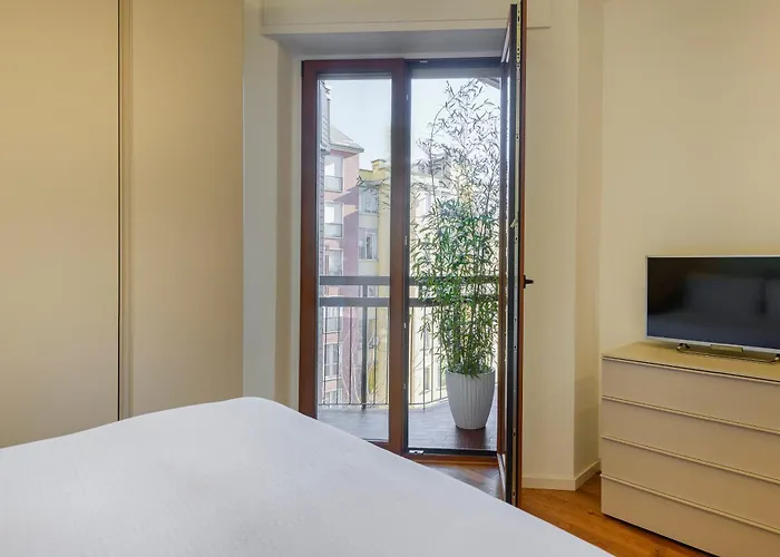 Station - Modern With Balcony Apartment Milan