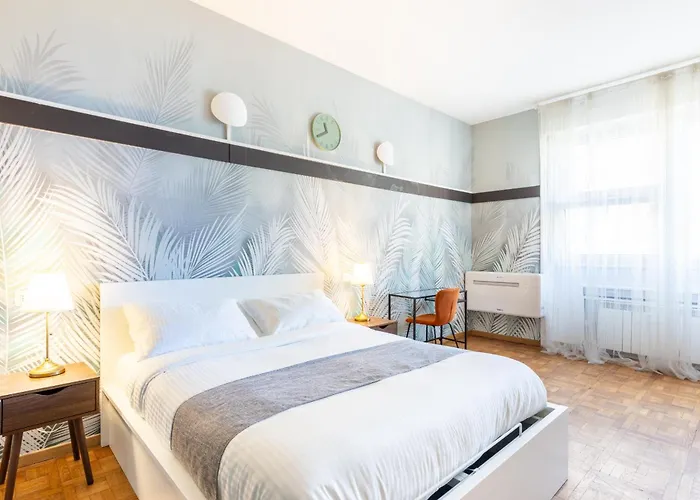Duomo 5 Min Walk - 2 Bedrooms With Netflix, Wifi * Милан