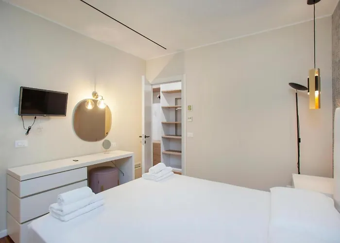 Stayeasy Costanza - Quiet Flat