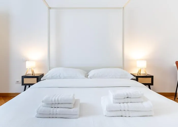 Duomo 15 Min Walk - Historic Center, 4 Bedrooms And 2 Terrace Appartement Milan