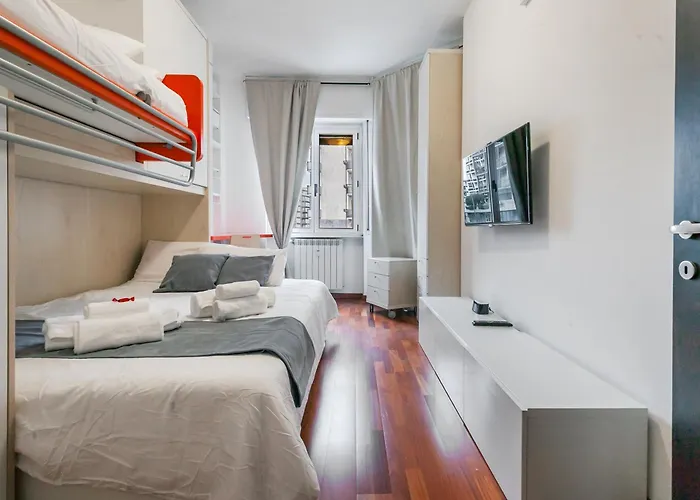 New Near Station 3 Bedroom