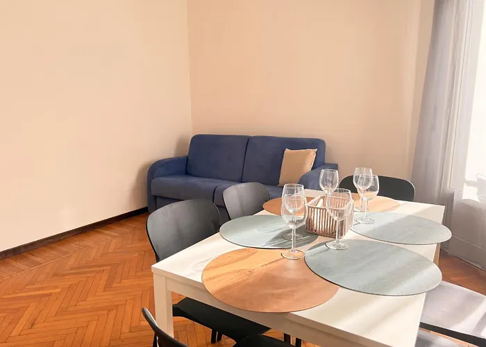3 Bedrooms Separate 1 Min Walk From Brera, 15 Min Duomo