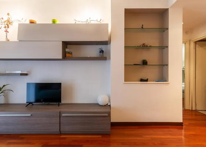 Modern 2-bed Workspace - Ac - Largo Dominioni - Casa Matildi *