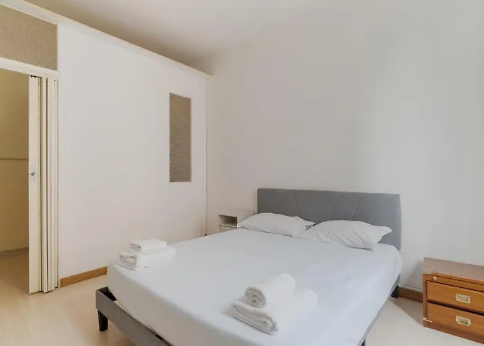 Guesthost - Cozy Near Mm1 Milán