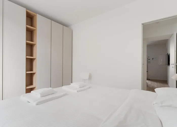 Guesthost - Cozy Balcony Porta Romana Apartamento *