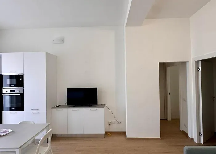 Corso Garibaldi 73 *