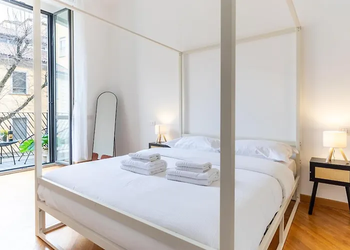 Duomo 15 Min Walk - Historic Center, 4 Bedrooms And 2 Terrace * Milan