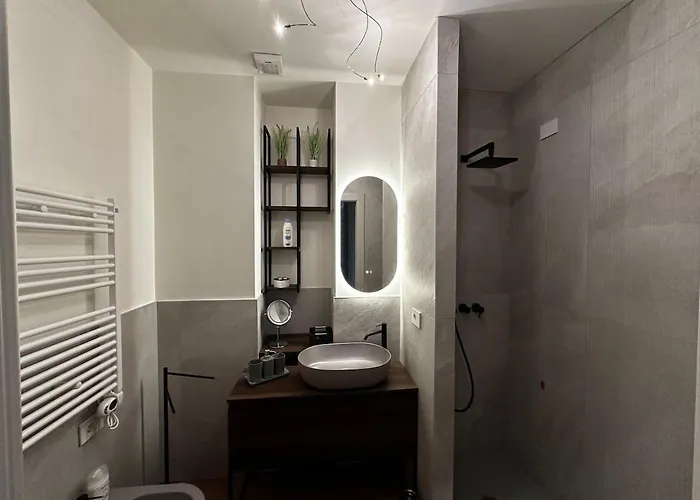 Apartman Cenisio81 *