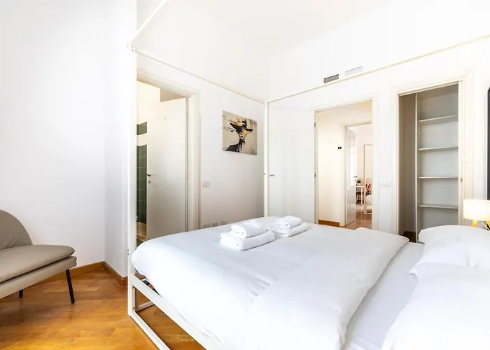 Appartement Duomo 15 Min Walk - Historic Center, 4 Bedrooms And 2 Terrace Milan