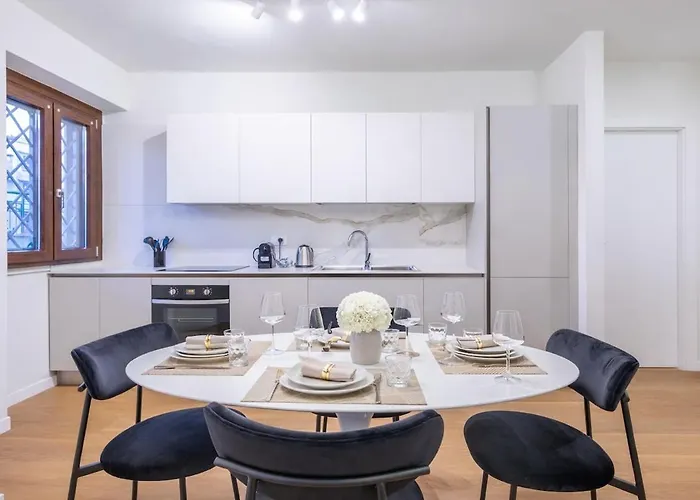 Centre Luxury, 2bdr, Sleeps 5 * Milan