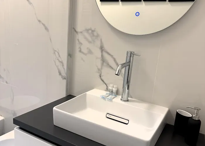 公寓 Modern Apt, 25 Min Duomo, Metro 5 Min & Wifi
