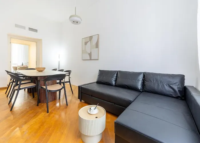 Duomo 15 Min Walk - Historic Center, 4 Bedrooms And 2 Terrace Milan