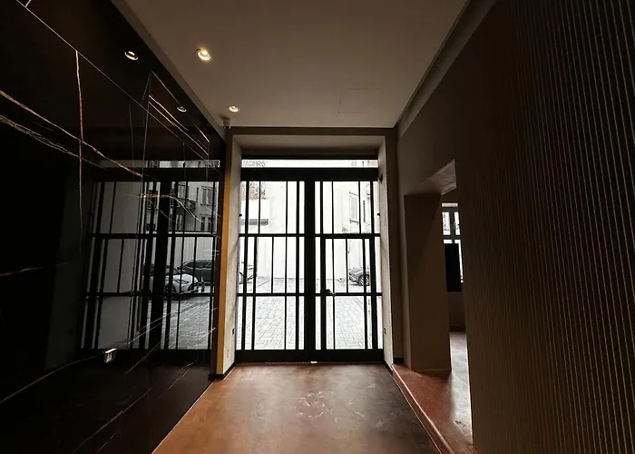 Cenisio81 Apartman *