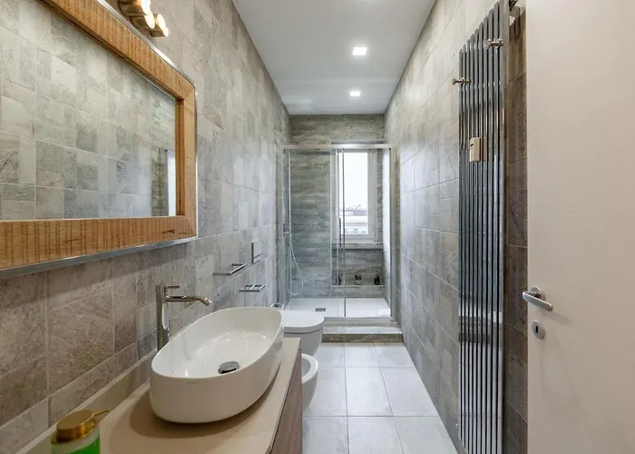 Skyline Penthouse - Terrazzo Panoramico & Metro 5min 公寓
