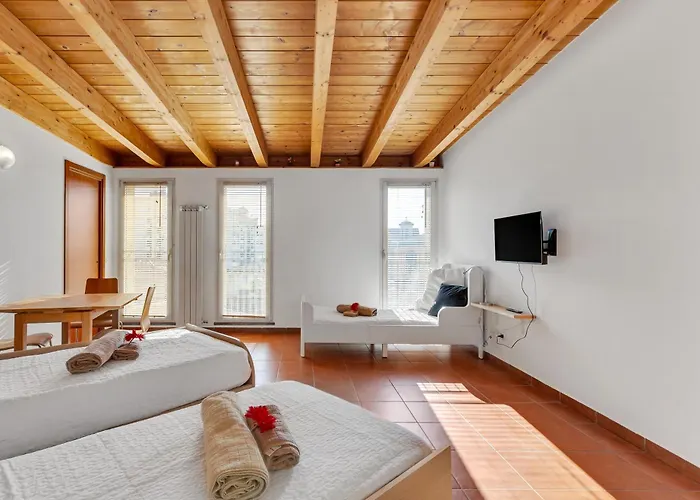 Alessia's Flat - Michetti Apartment Milan