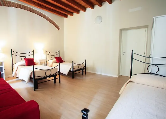 Le Due Corti Bed & Breakfast 3*