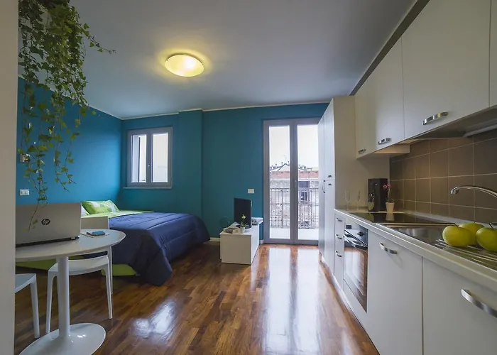 Aurum Pianell 10 3* Milano