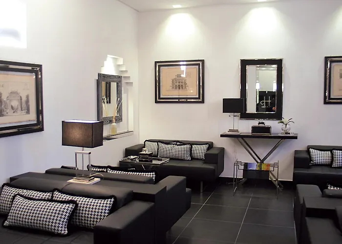 إل إتش بي نابليون فندق