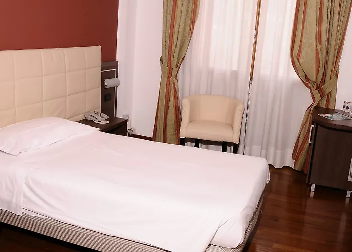 米兰诺帕玛诺瓦酒店 4* 米兰