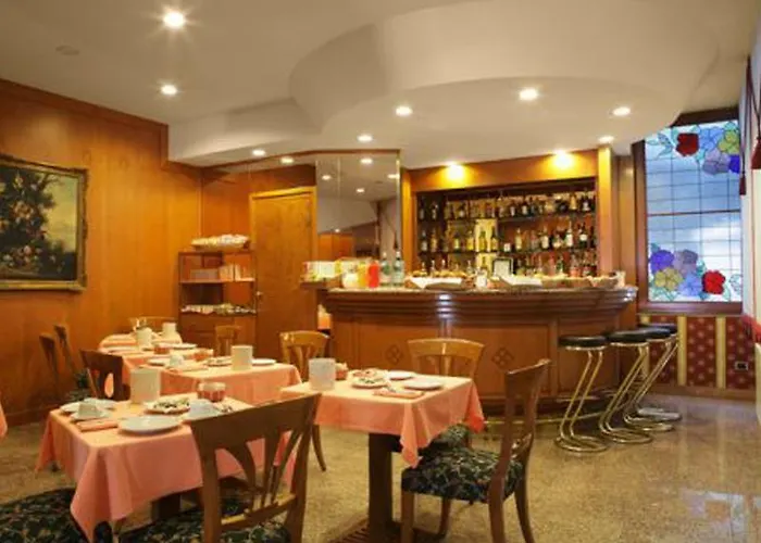 إل إتش بي نابليون ميلان