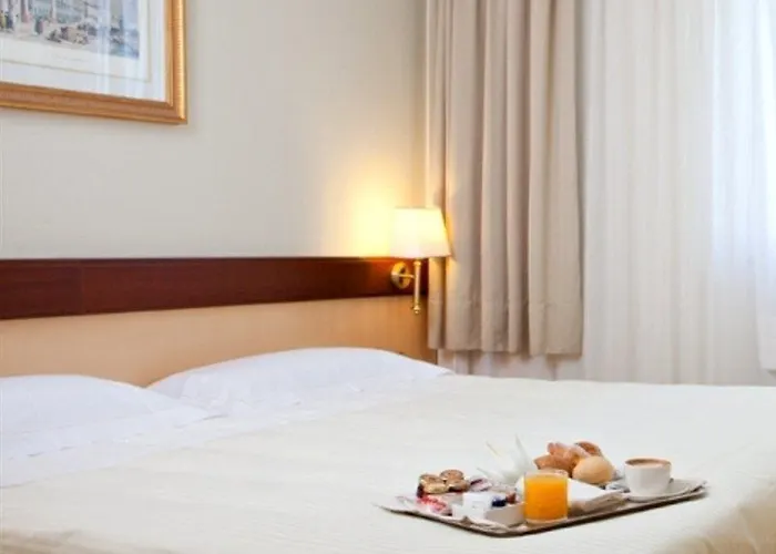 מלון Atahotel Quark