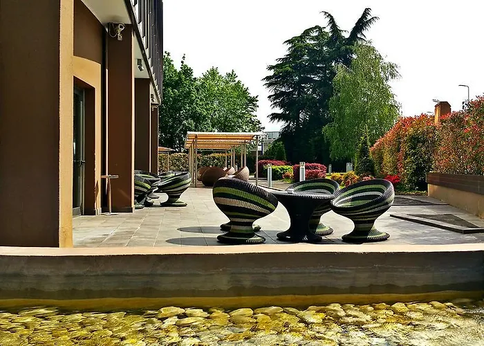 Western The Hub Hotel 4*