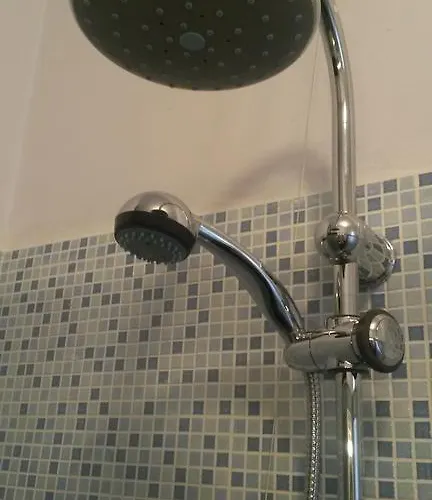 大教堂一刻钟旅馆 招待所 *