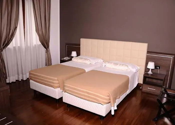 米兰诺帕玛诺瓦酒店 酒店