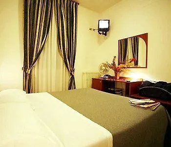 帕拉迪索酒店 2*