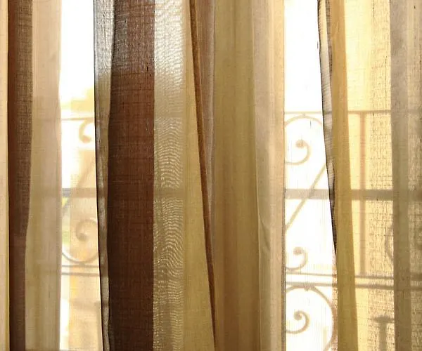 Alojamento de Acomodação e Pequeno-almoço Bronzino House 3*