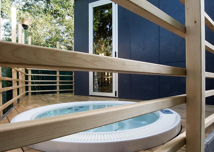 Camping Ecosuite & 4*