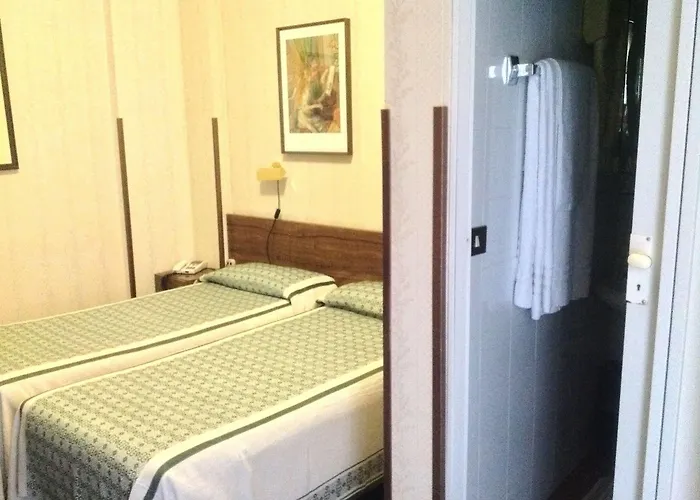 London Hotel 2*