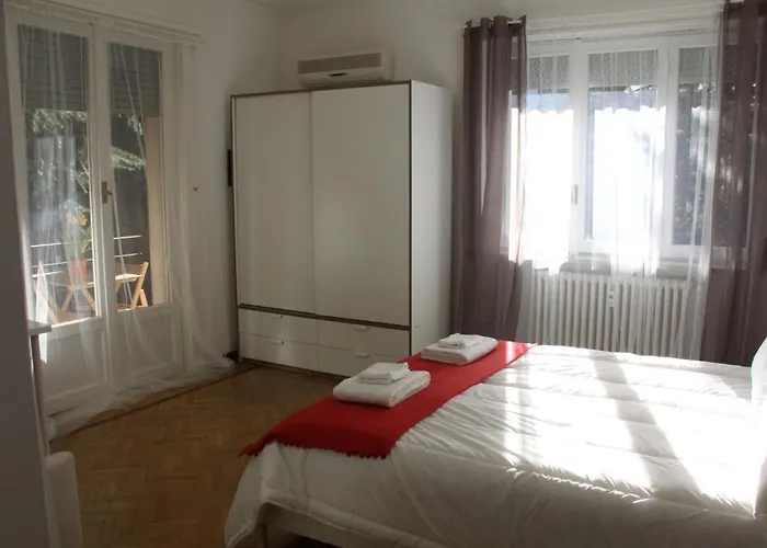 Lotus ベッド・アンド・ブレックファスト