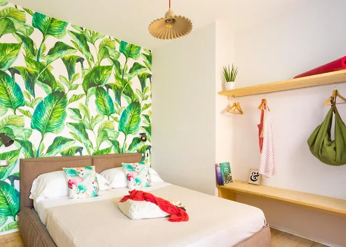 Appartamento Duomo Views, Light, Jungle-inspired With Terrace Milano