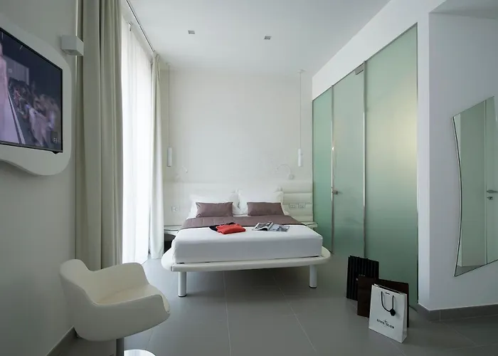 Gatto Bianco Mia 2* ミラノ