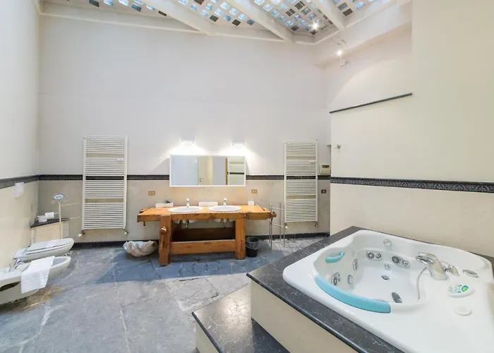 Loft In Navigli District With Jacuzzi & Sauna - Papiniano 아파트