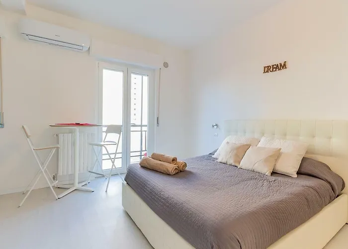 Alessia's Flat- M3 Corvetto * Milano