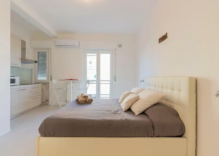 Alessia's Flat- M3 Corvetto * Milano