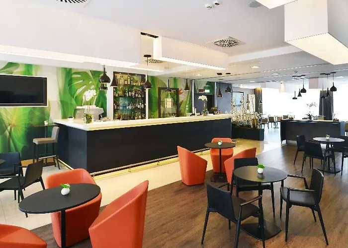 Hilton Garden North Отель