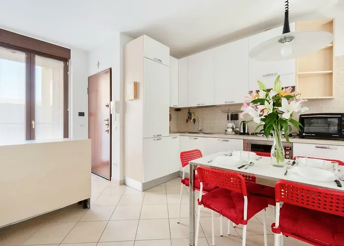 Corsica Huge Terrace Flats ميلان