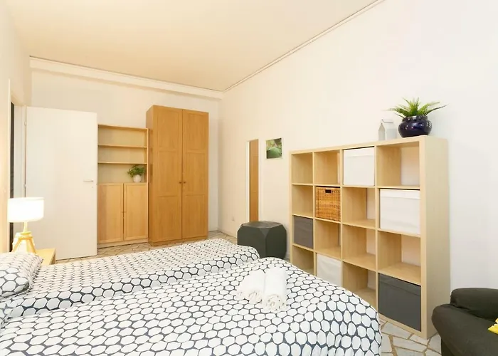 The Rent - Maciachini Two Bedroom * Милан